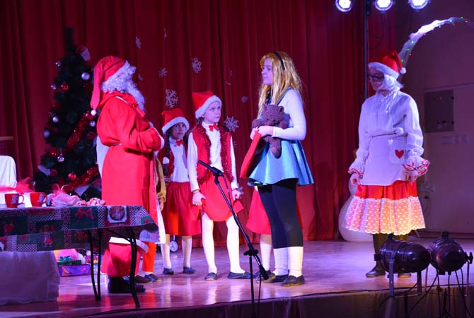 Nádaljai Zvezdice Újévi műsora 2015. december 22. képek
